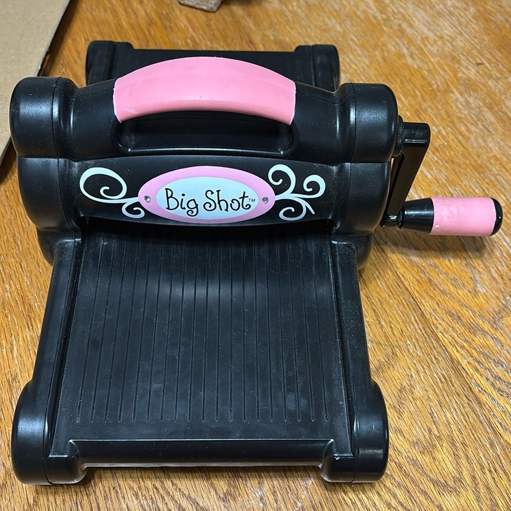 Sizzix Big Shot manual shape cutting & embossing machine